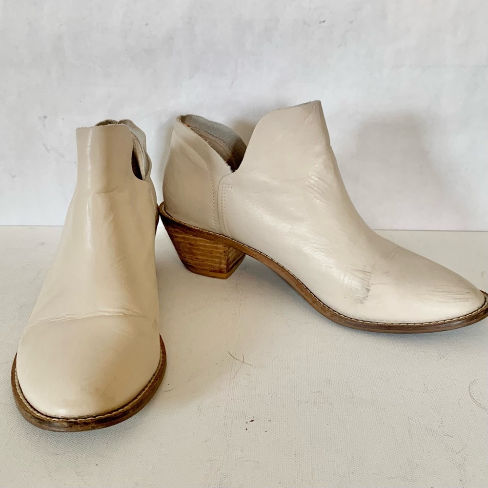 Kelsi Dagger Cream Low Booties